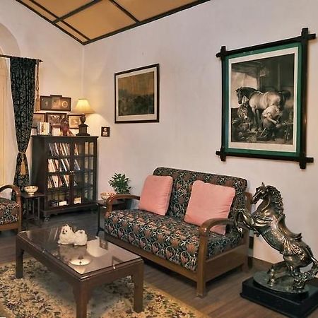 Welcomheritage Connaught House Mount Abu Bagian luar foto