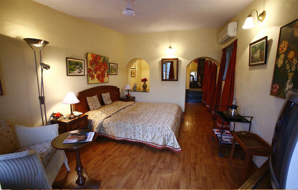 Welcomheritage Connaught House Mount Abu Bagian luar foto