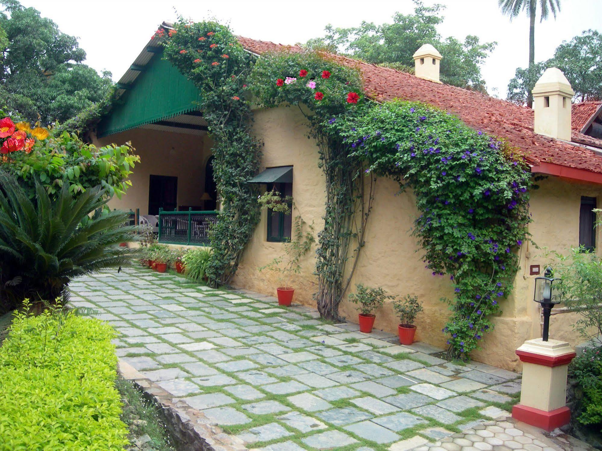 Welcomheritage Connaught House Mount Abu Bagian luar foto