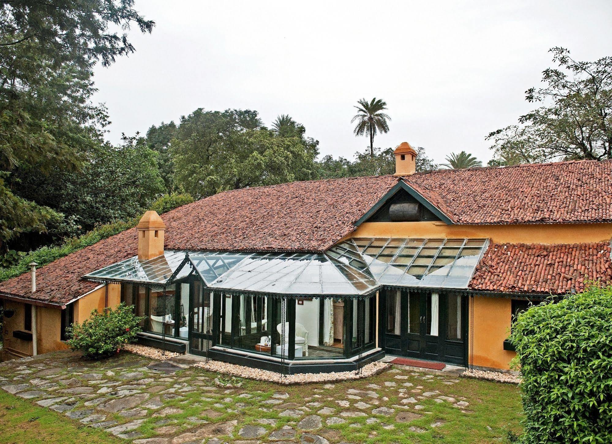 Welcomheritage Connaught House Mount Abu Bagian luar foto