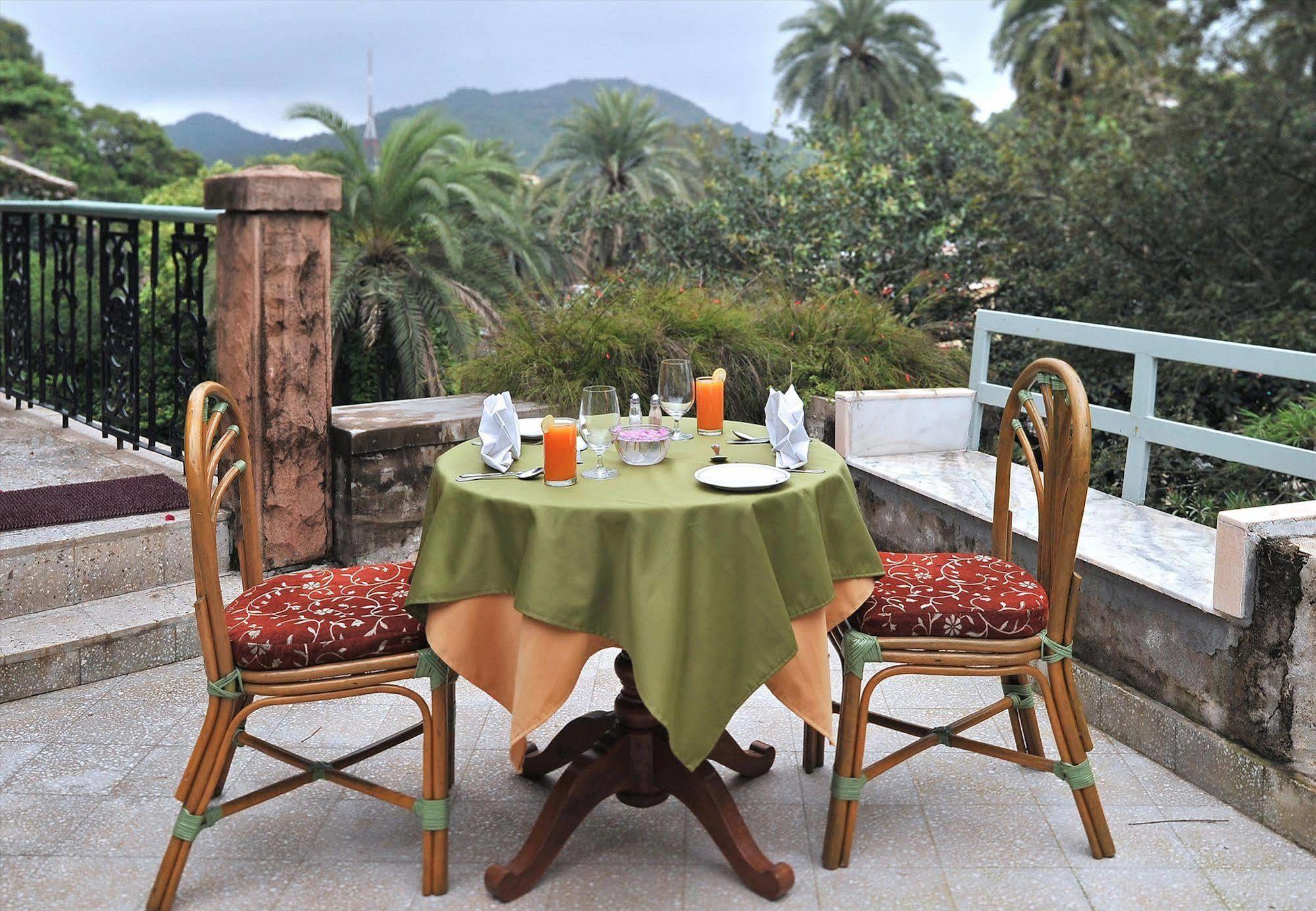 Welcomheritage Connaught House Mount Abu Bagian luar foto