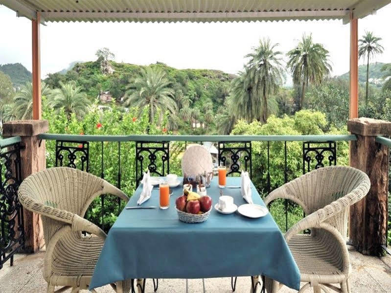 Welcomheritage Connaught House Mount Abu Bagian luar foto