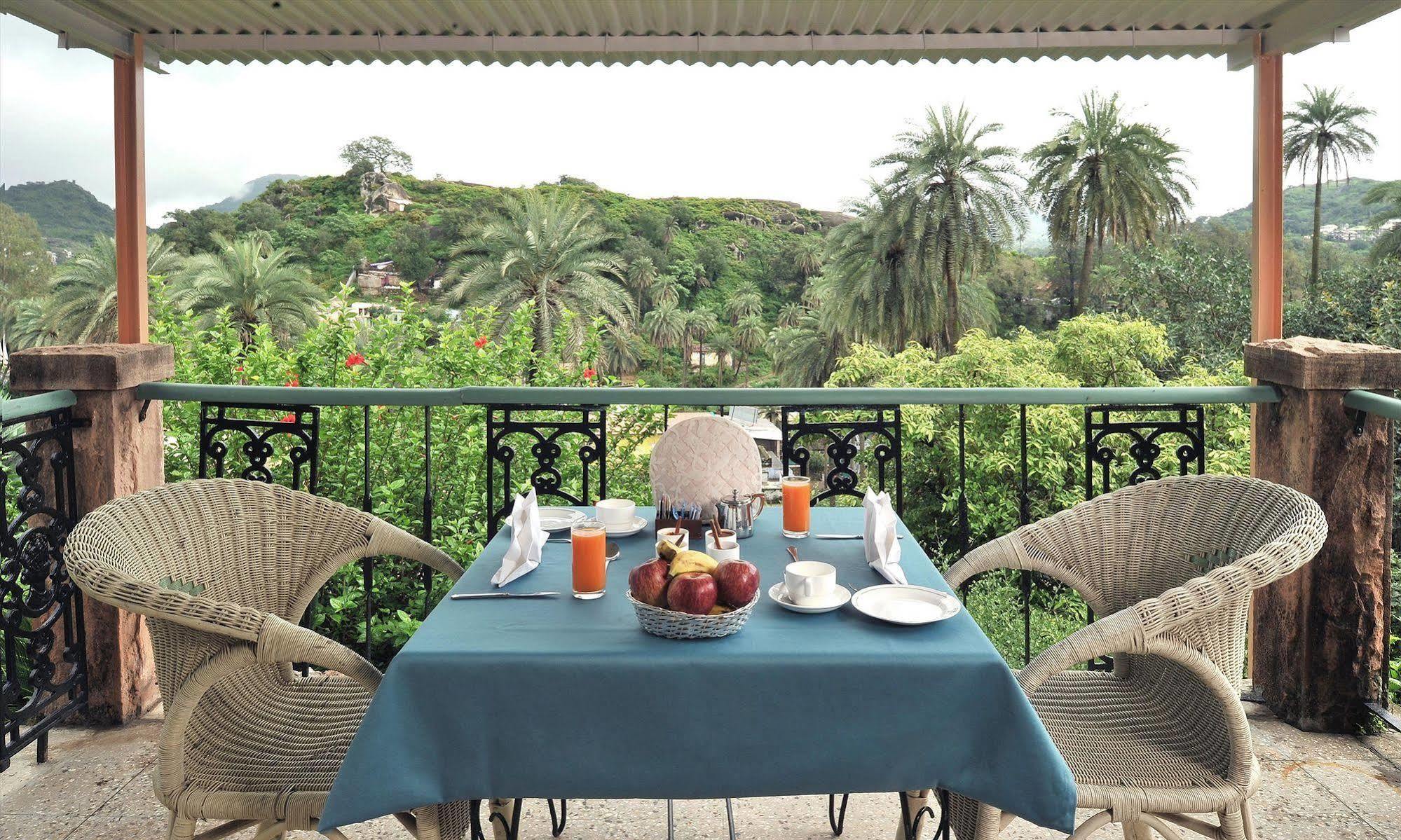 Welcomheritage Connaught House Mount Abu Bagian luar foto
