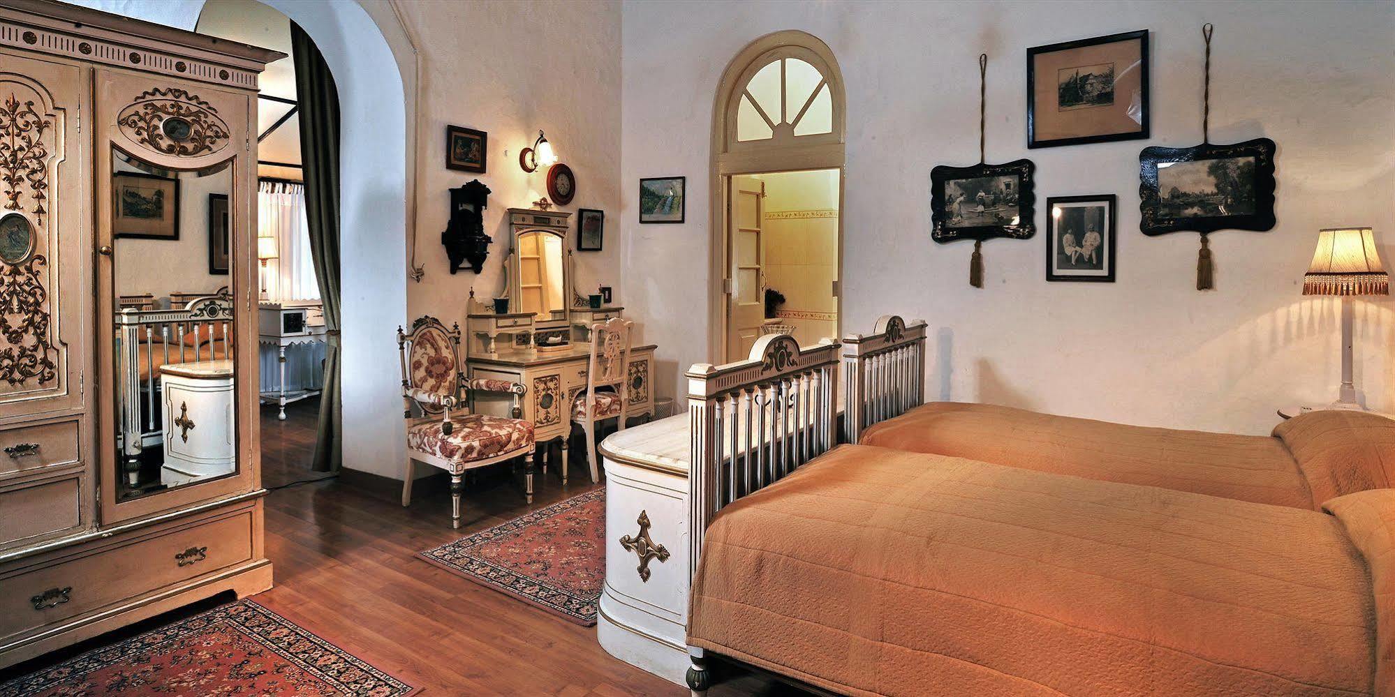 Welcomheritage Connaught House Mount Abu Bagian luar foto