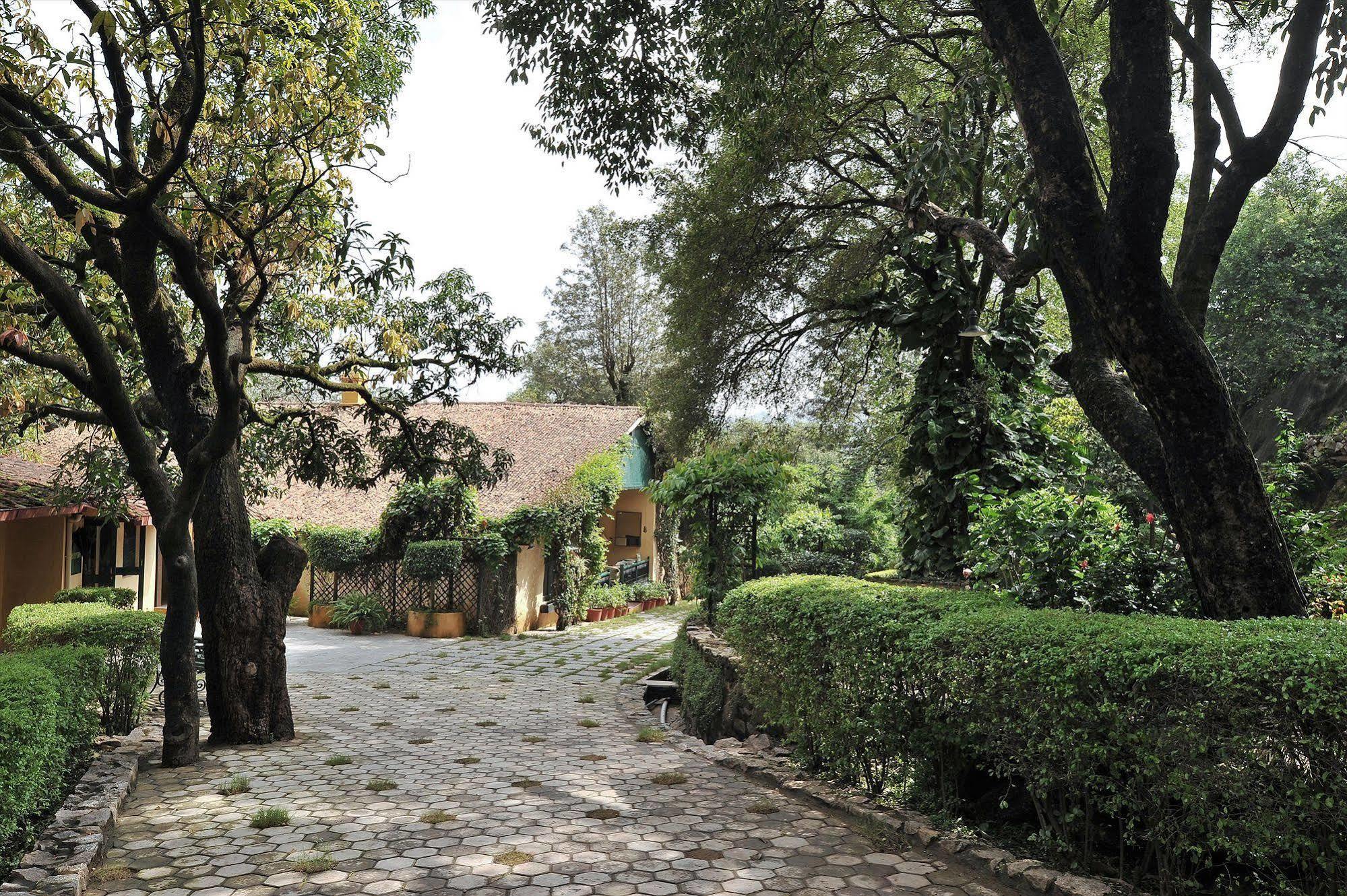 Welcomheritage Connaught House Mount Abu Bagian luar foto